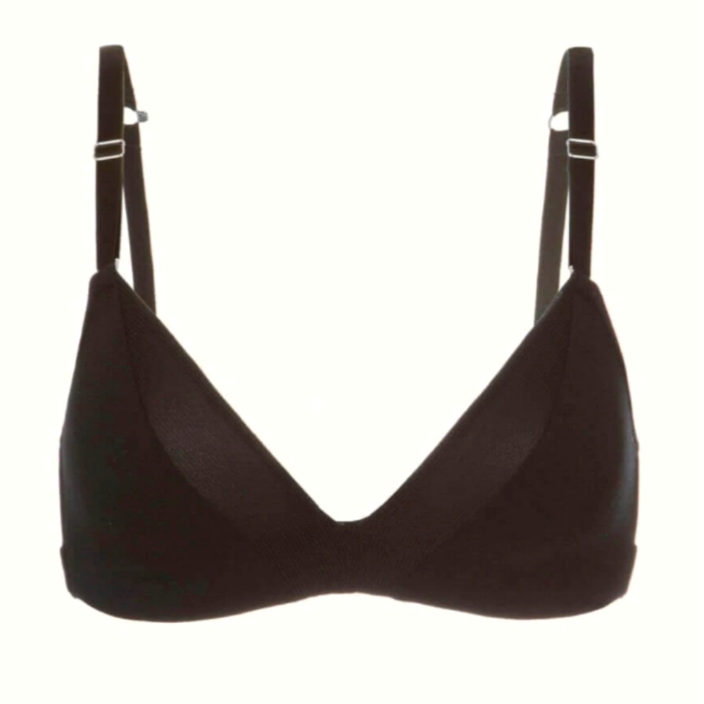 The All-Day Deep V No-Wire
. 38B. BNWT.